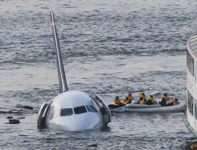 plane water landing