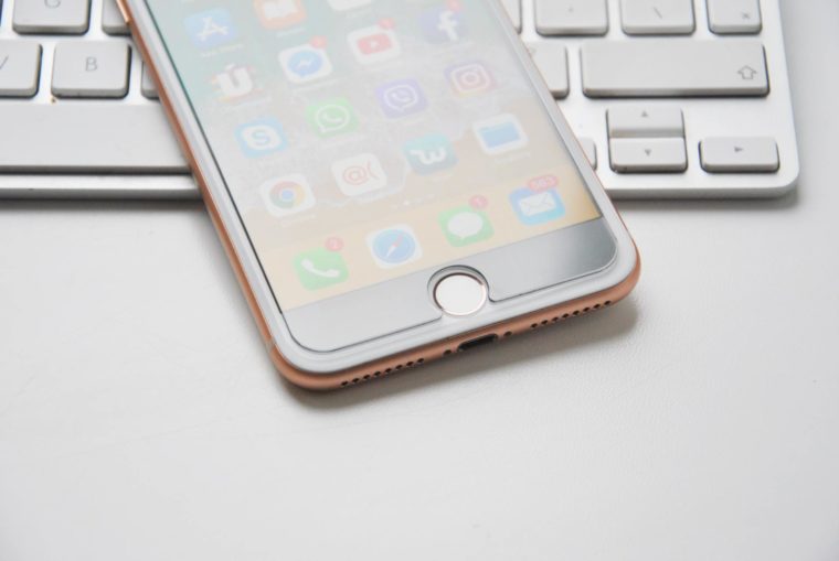 Soukromé Tvrzené sklo na iPhone