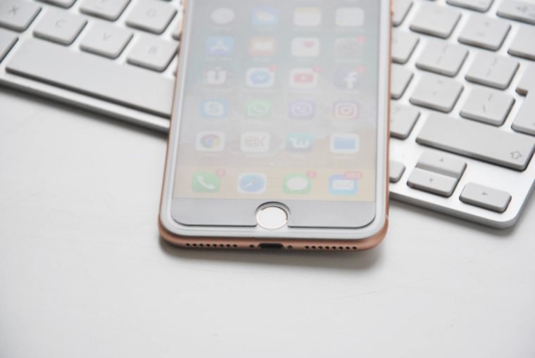 Soukromé Tvrzené sklo na iPhone