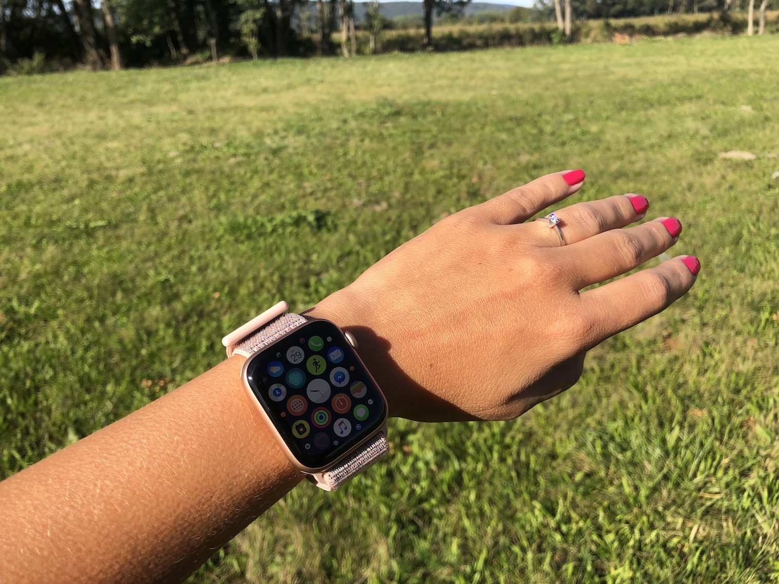 smartwatch apps display outdoors