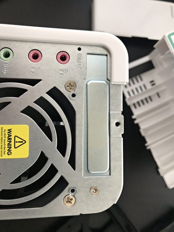 qnap nas back panel