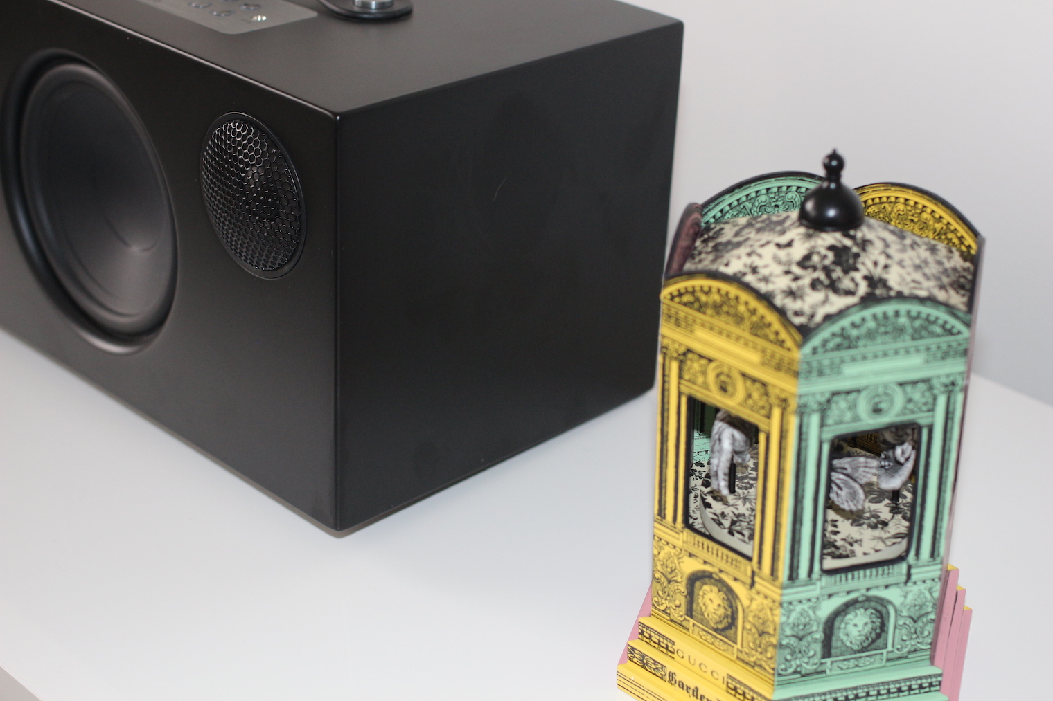 colorful ornament speaker