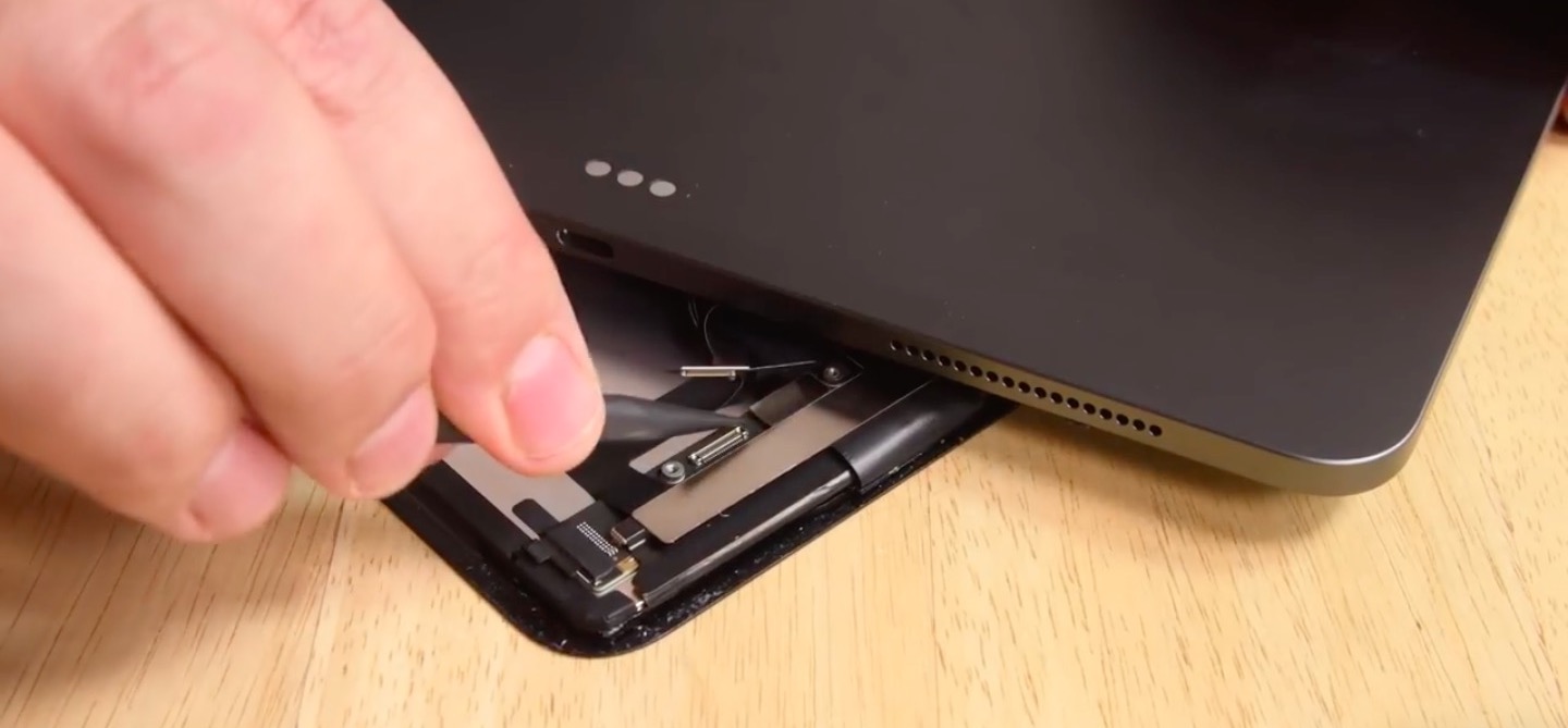 tablet connector removal