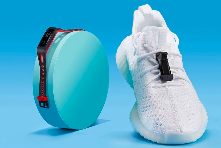 white sneaker and smart band