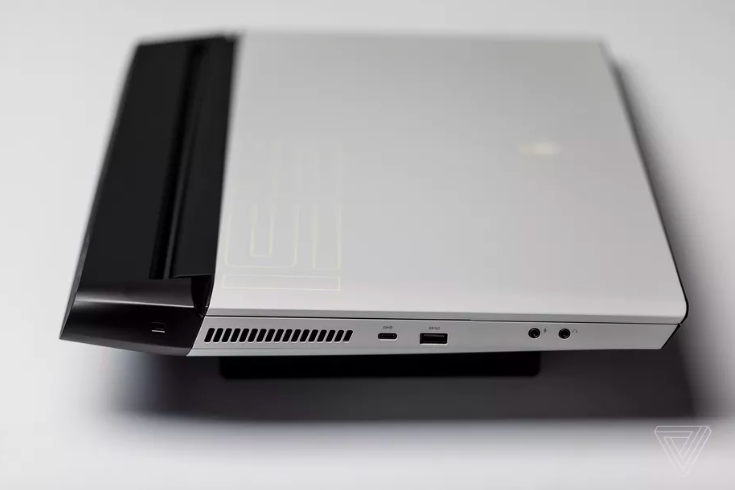 alienware laptop side view
