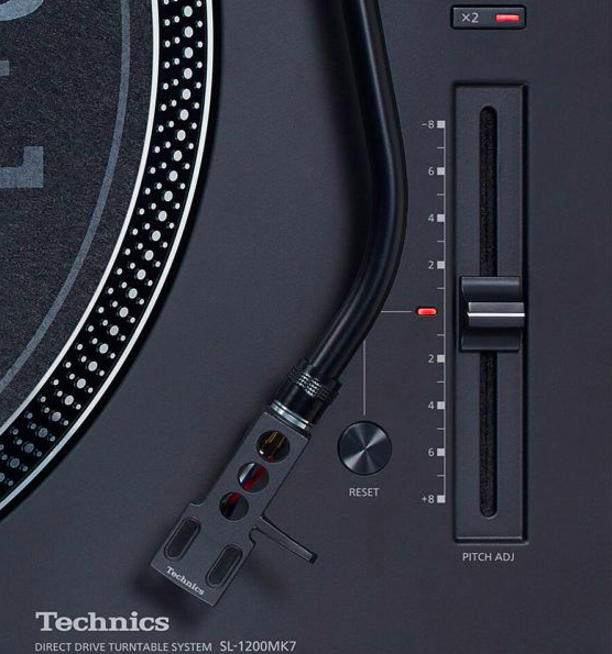 turntable close up controls