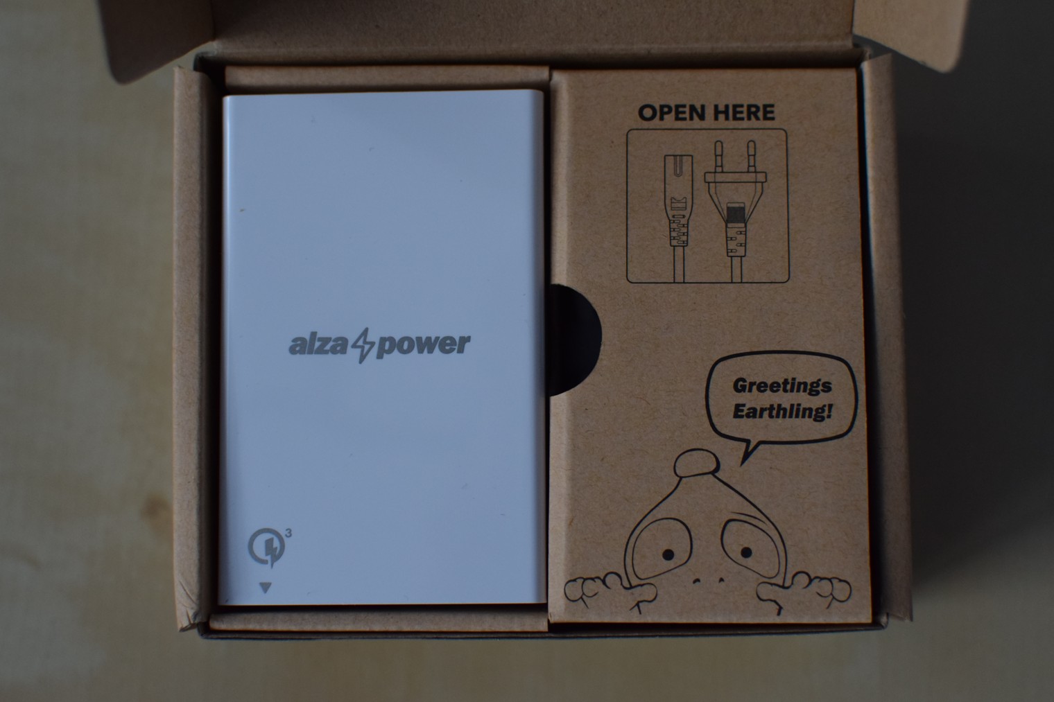 alza power charger inside box
