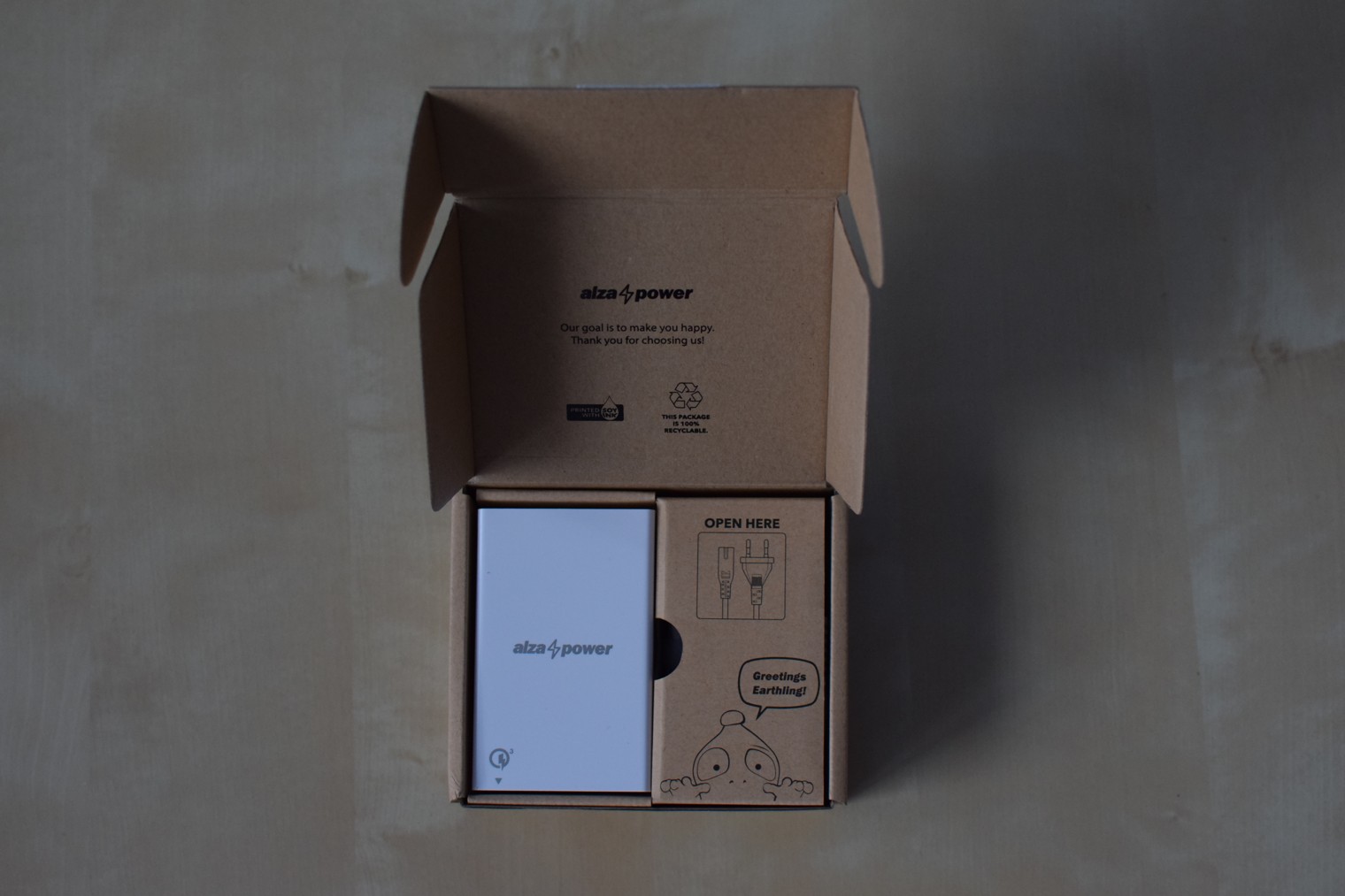 alza power charger open box