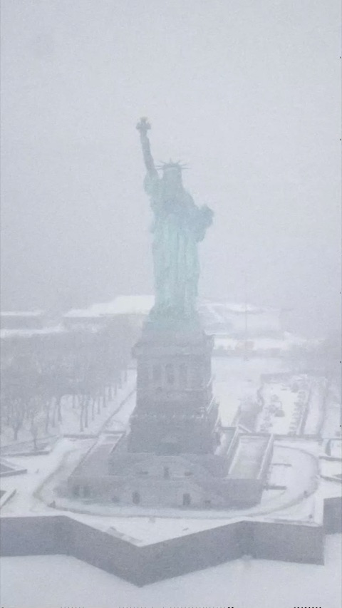 statue of liberty snow
