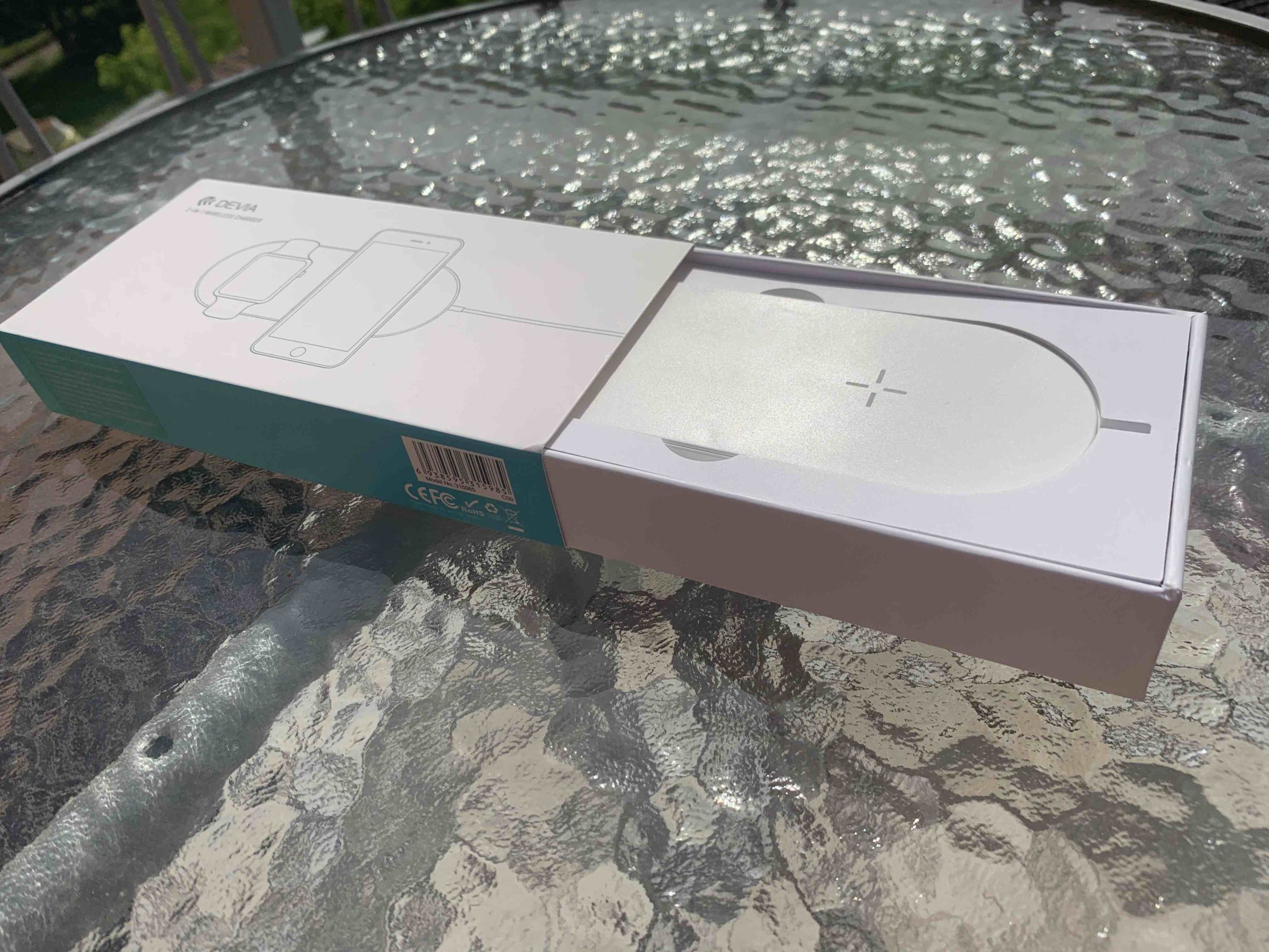 devia wireless charger packaging