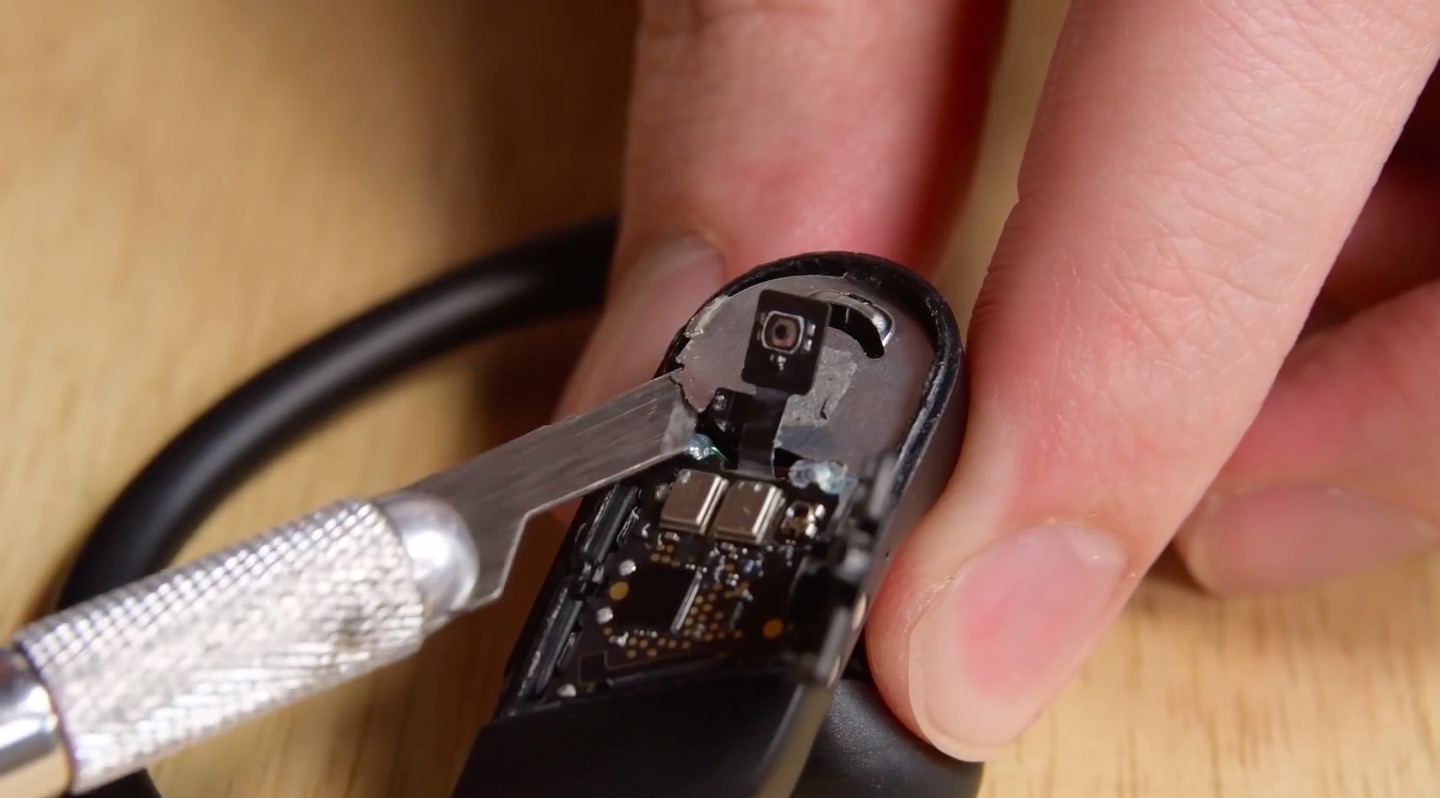 disassembling electronic device