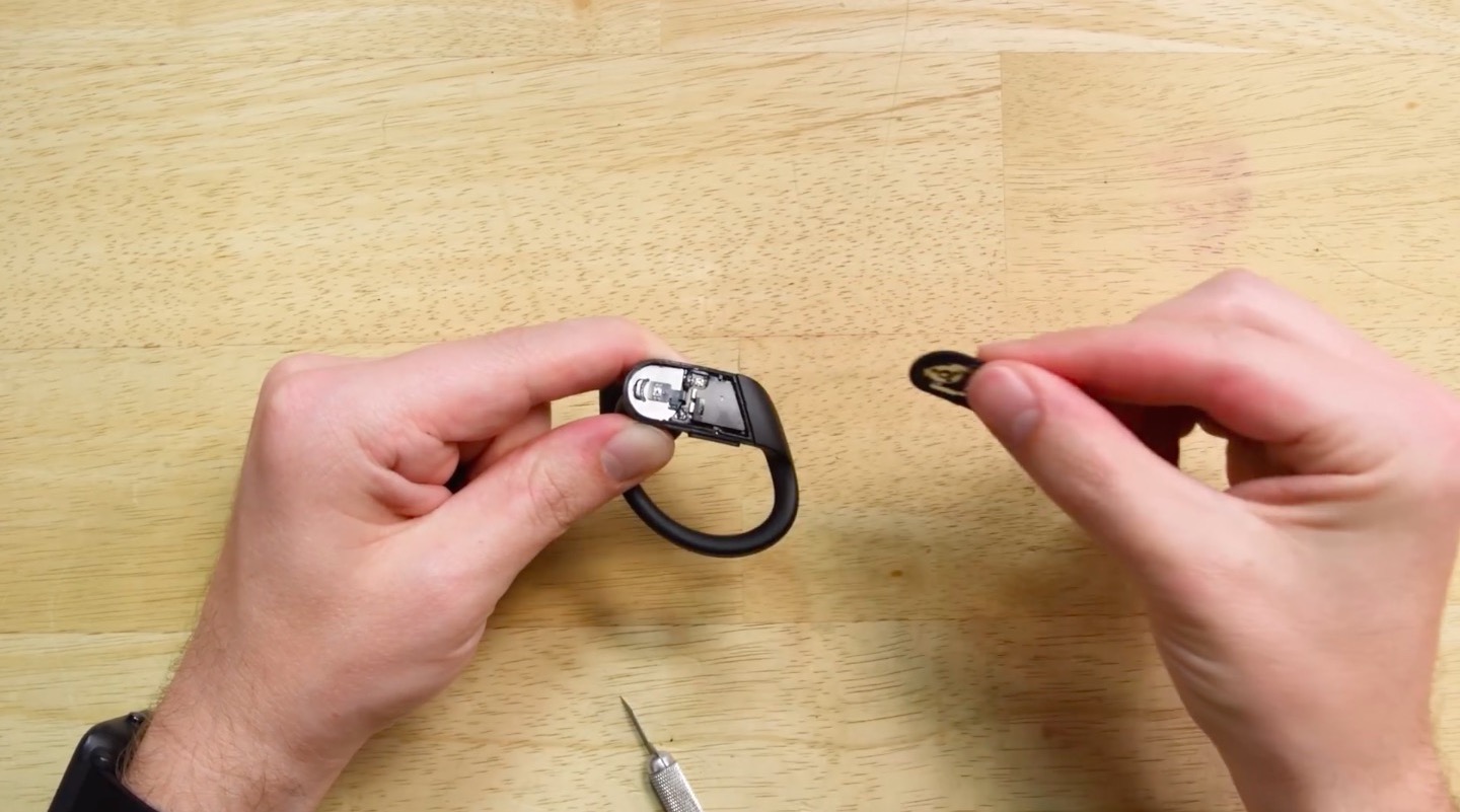 removing earbud cover