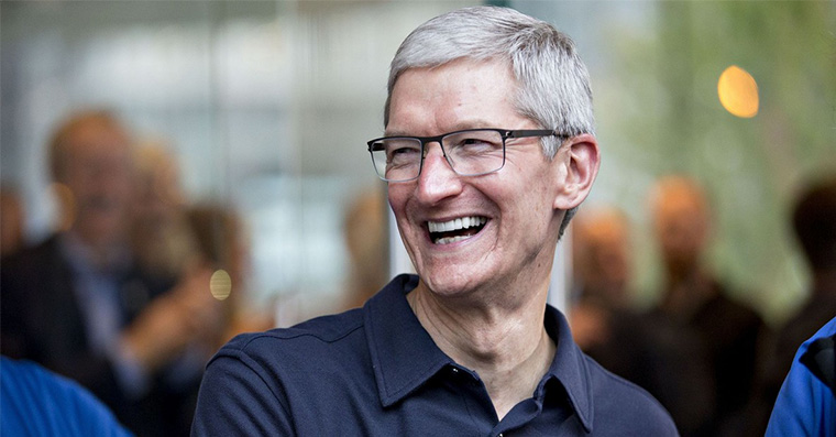 tim-cook-smich-fb Tim Cook smich