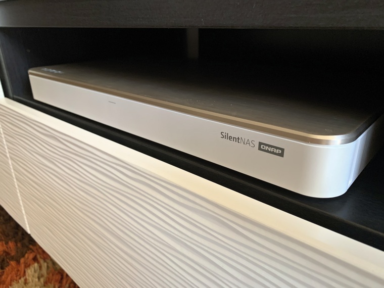 QNAP HS-453DX (15) QNAP HS-453DX (15)