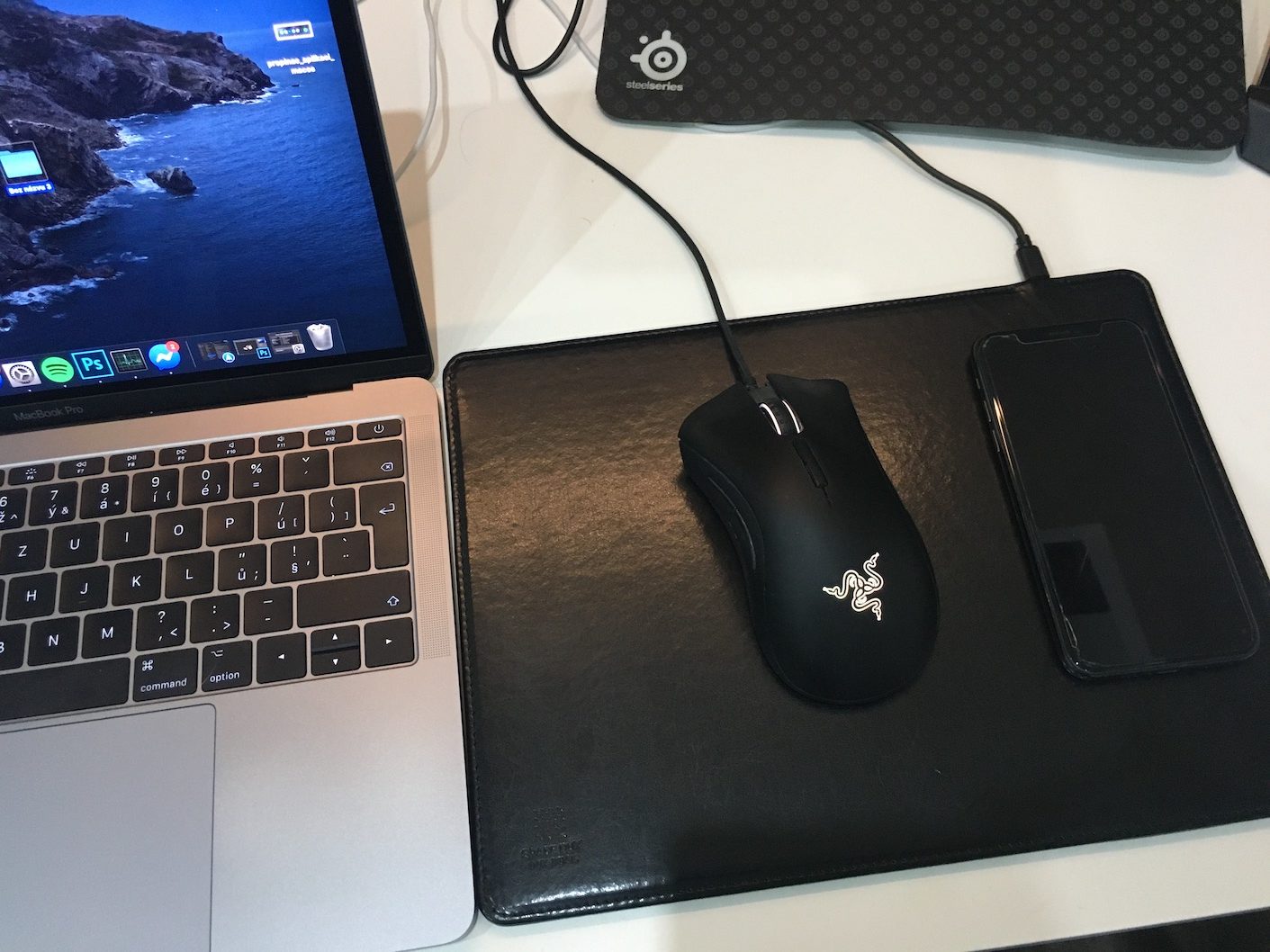 podlozka pod mys s bezdratovou nabijeckou duxducis c4