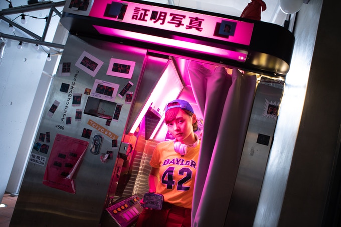 photo booth neon lights