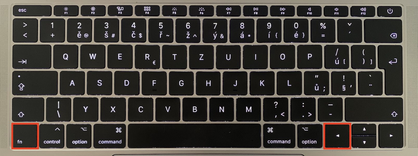 Kde je na notebooku Delete?