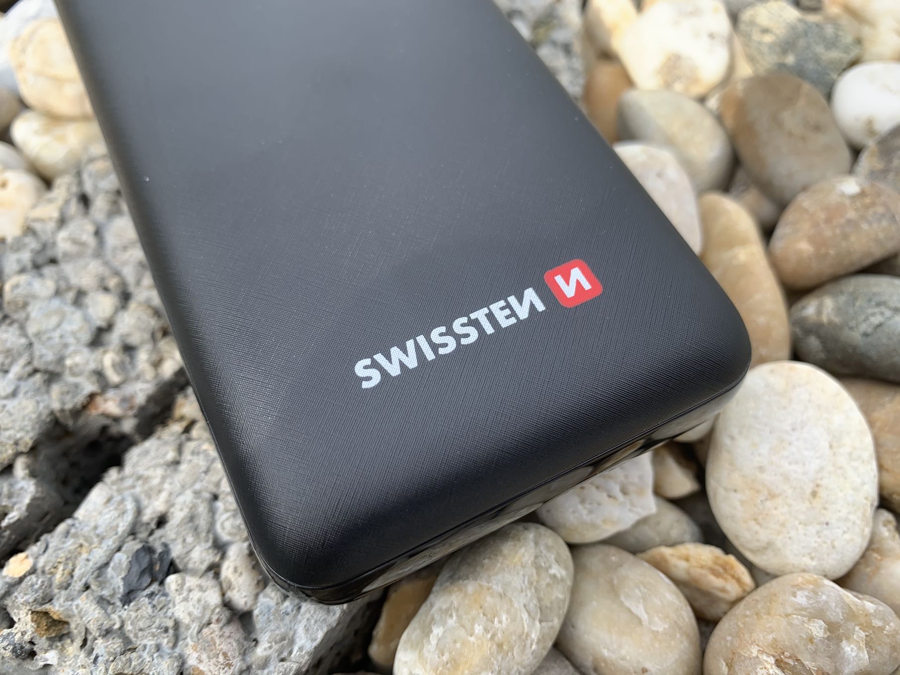 swissten_black_core_20000_4 swissten black core 20000 mah