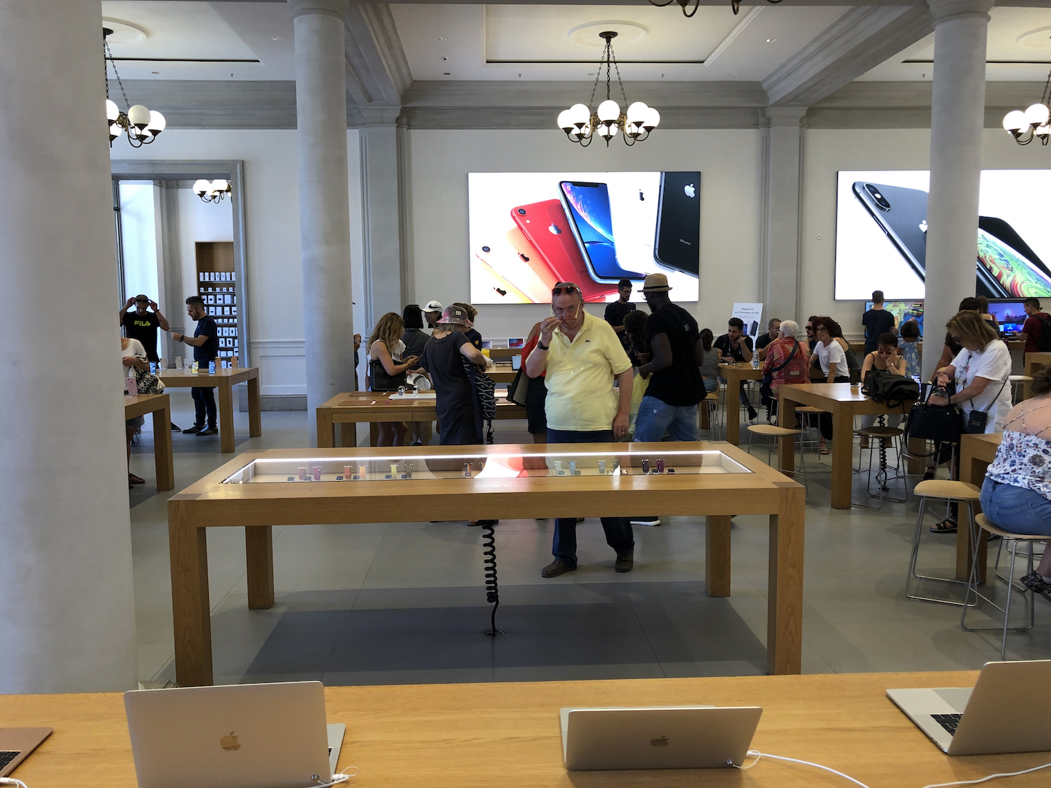 Firenze Apple store interior Firenze Apple store interior