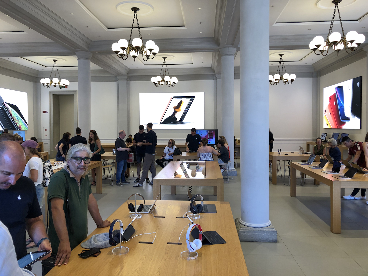 Florencie apple store interier Florencie apple store interier