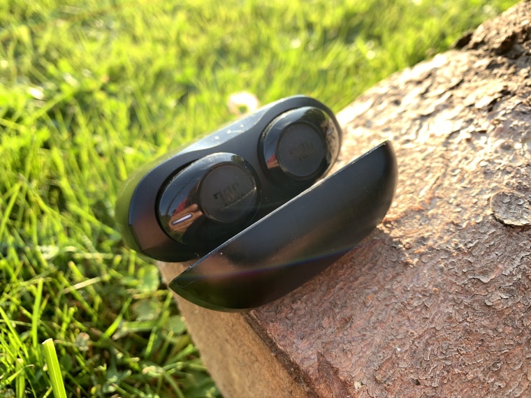 JBL Tune 120TWS (1) JBL Tune 120TWS (1)