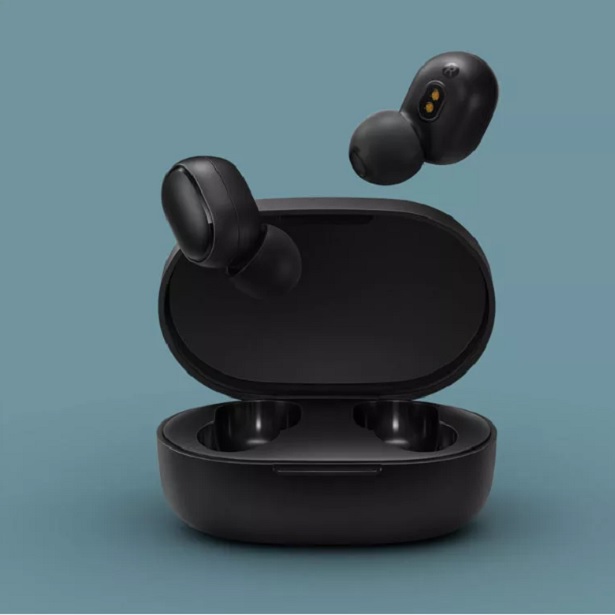 black wireless earbuds case