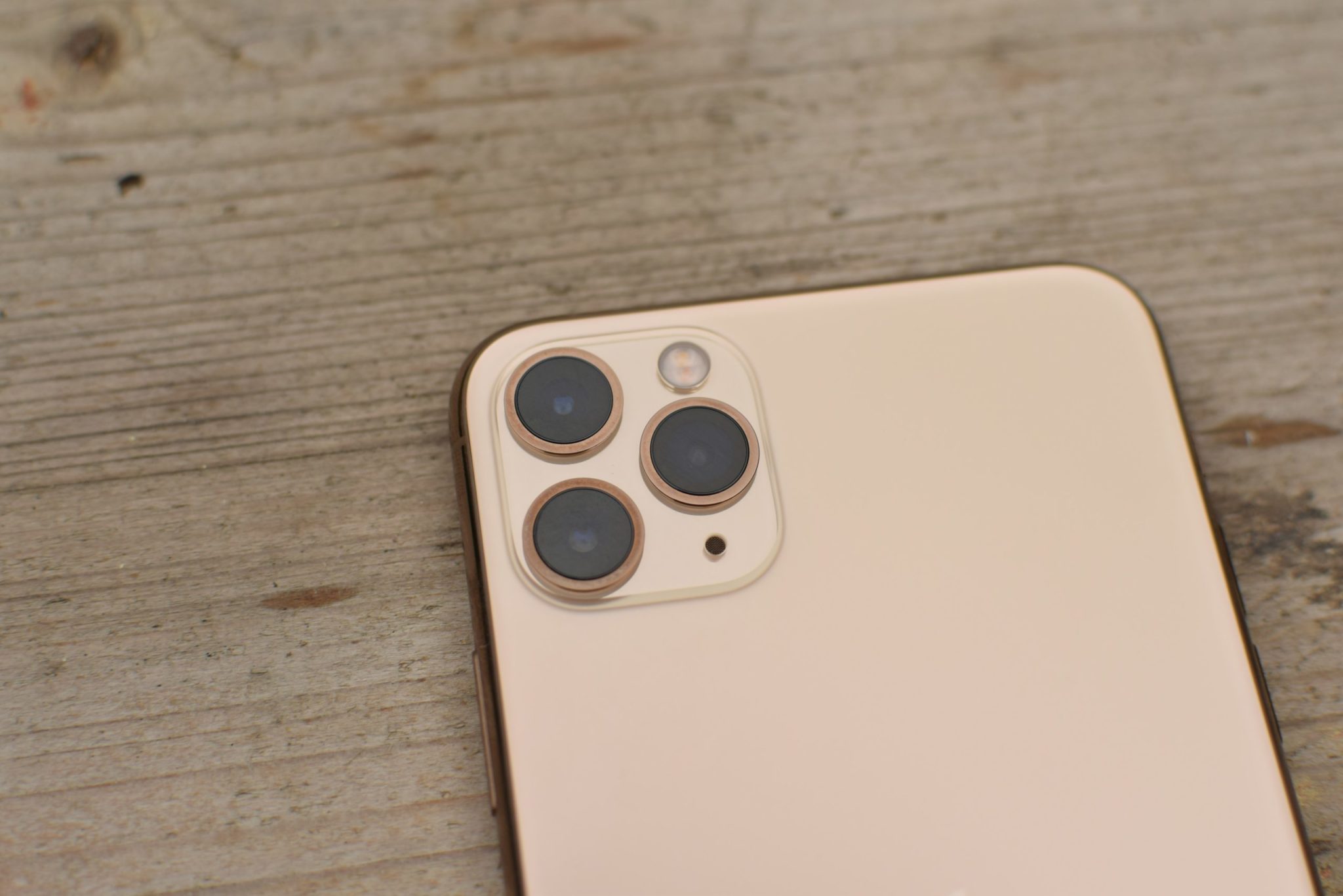 K nákupu iPhonu 11 (Pro) na Mobil Pohotovost nyní bonus 1200