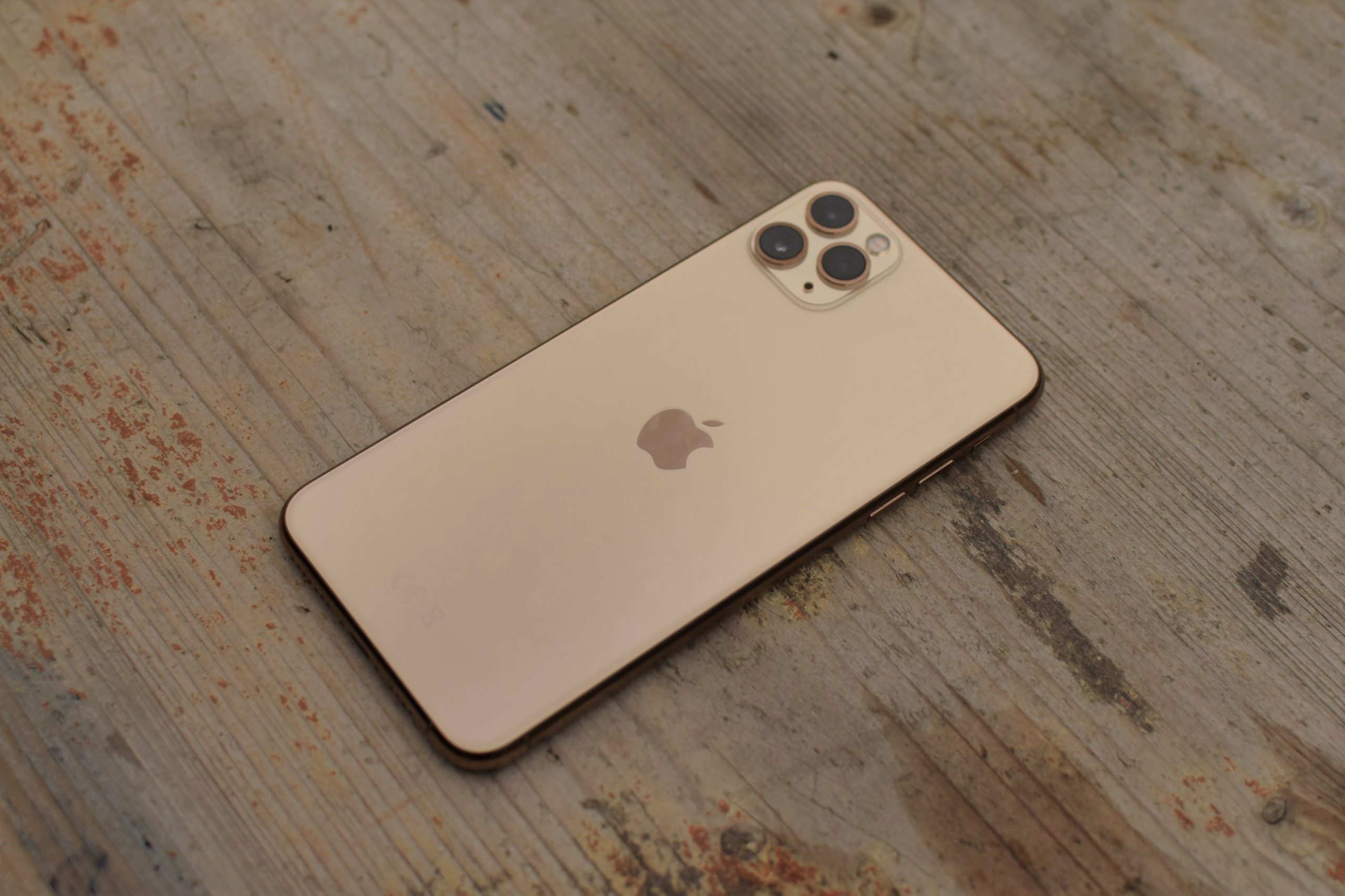 Đánh giá iPhone 11 Pro Max: Tính năng nổi bật, hiệu năng mạnh mẽ và thiết kế đẳng cấp
