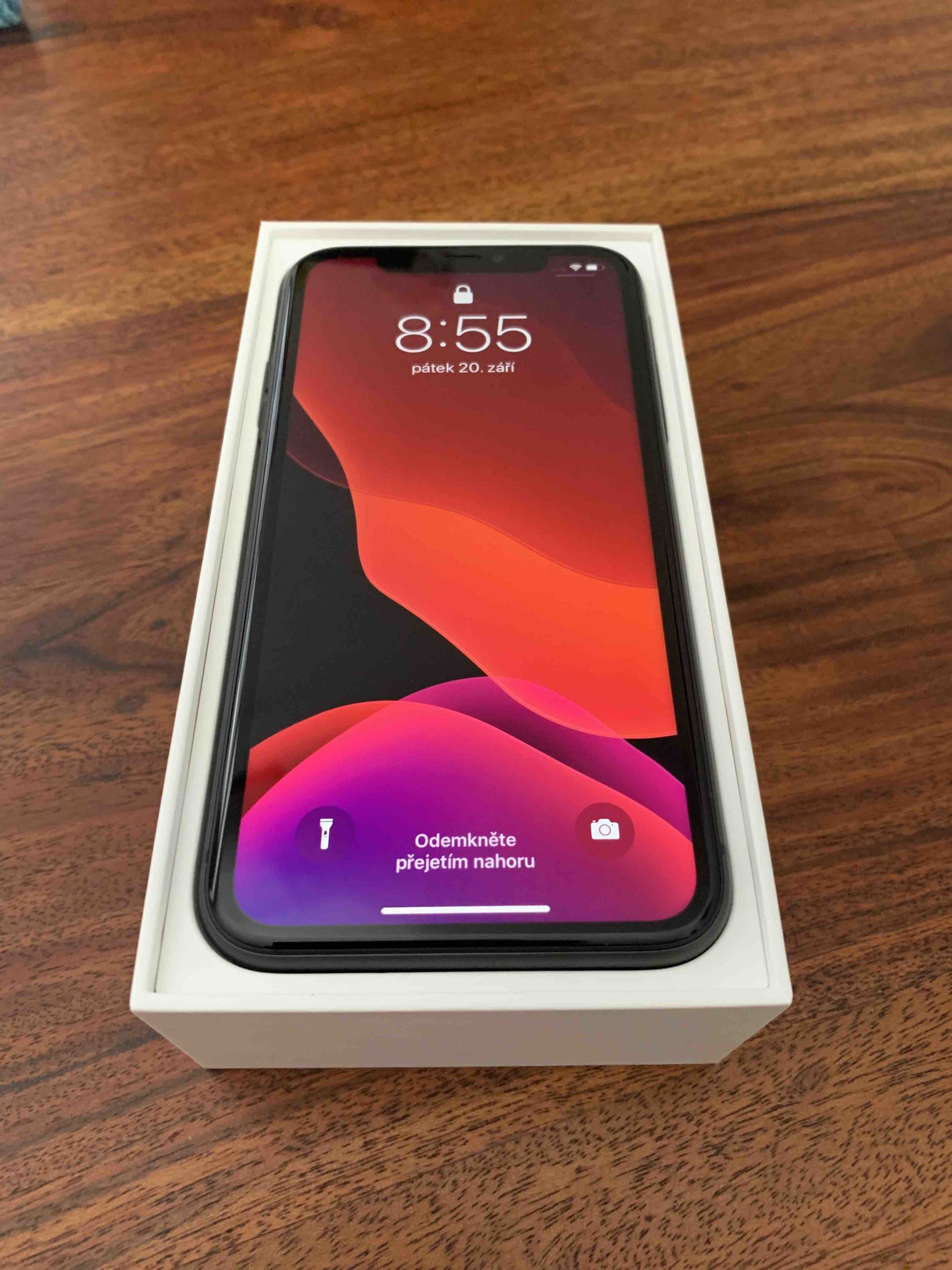 iPhone 11 displej zezhora