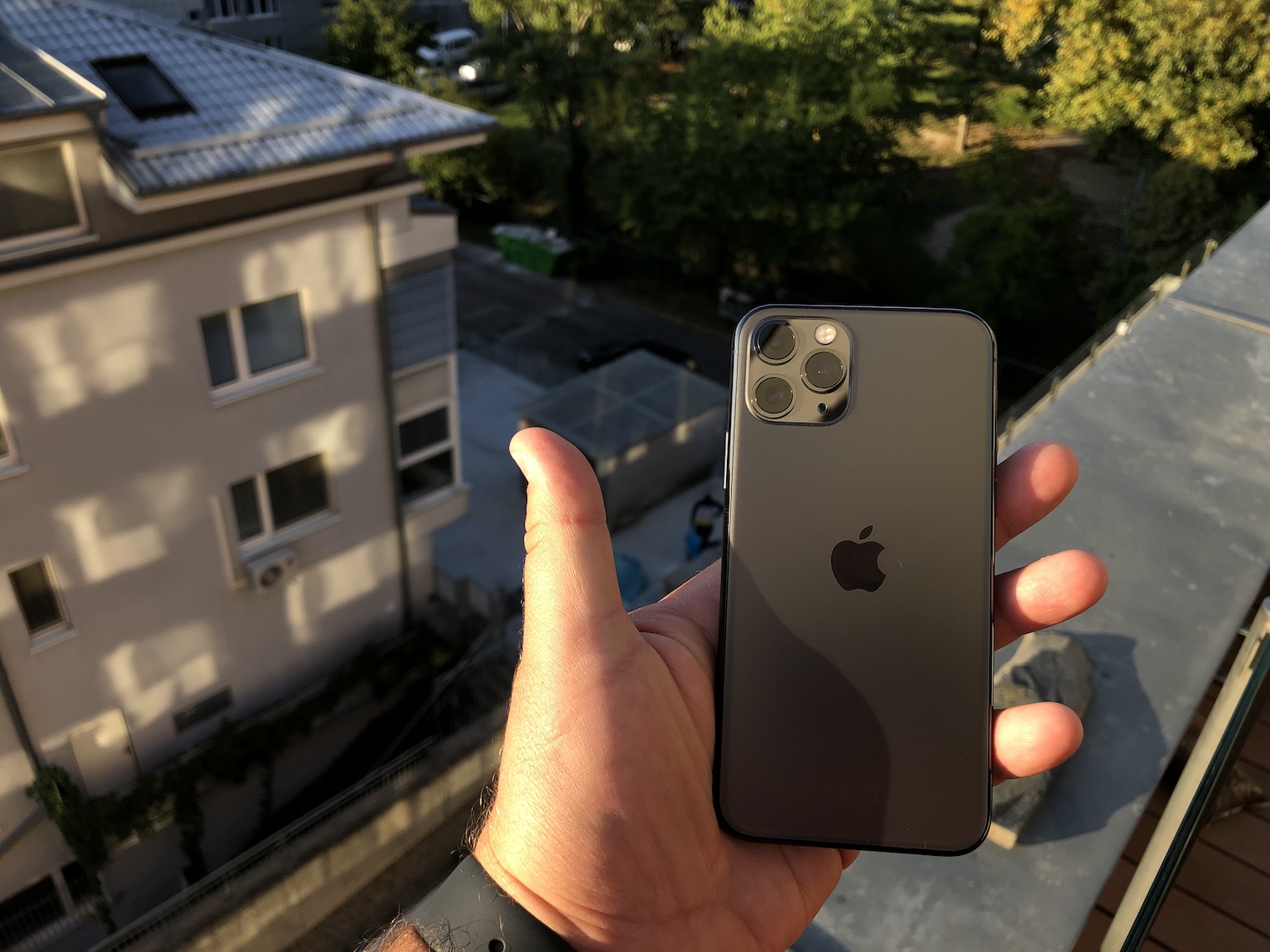 iPhone 11 pro v ruce iPhone 11 pro v ruce