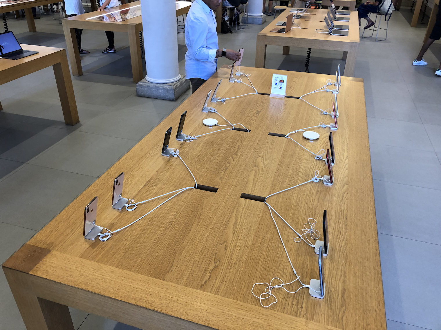 iPhone apple store iPhone apple store