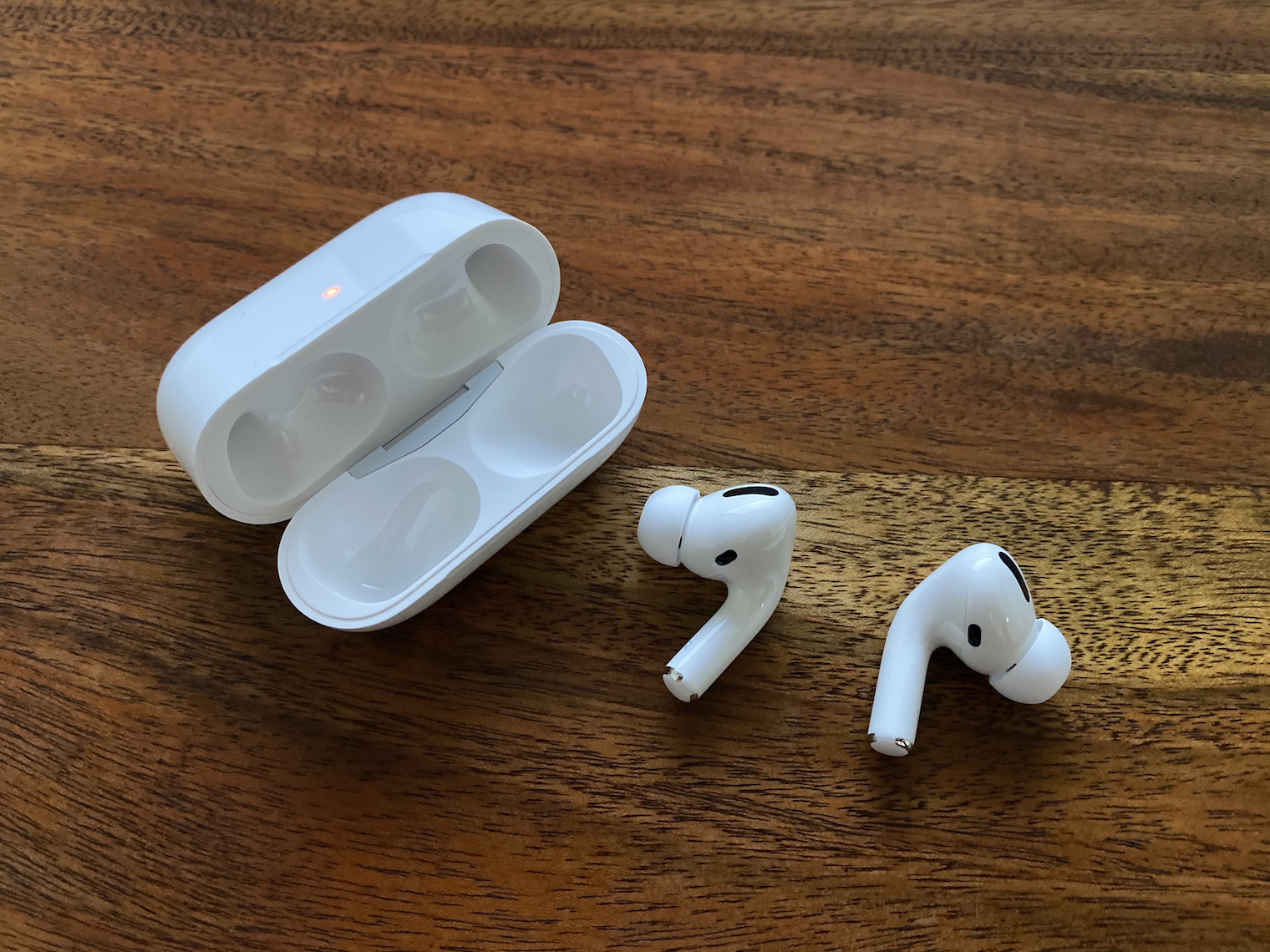 AIRPODS Pro 1st Generation. Левый наушник Apple AIRPODS 1. AIRPODS Pro аналог. AIRPODS Pro engraving.