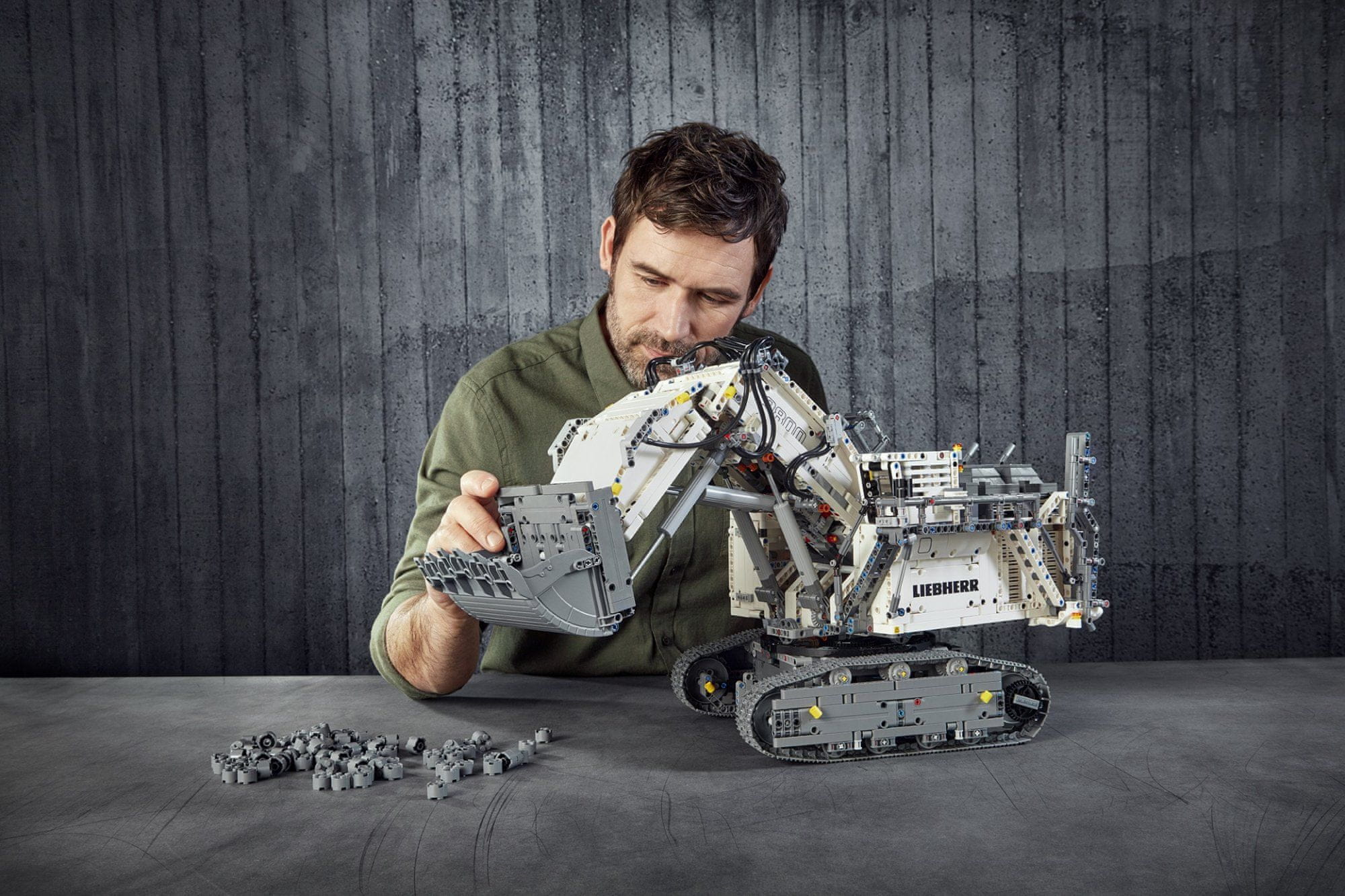 Lego technics bagr ovladany iphonem Lego technics bagr ovladany iphonem