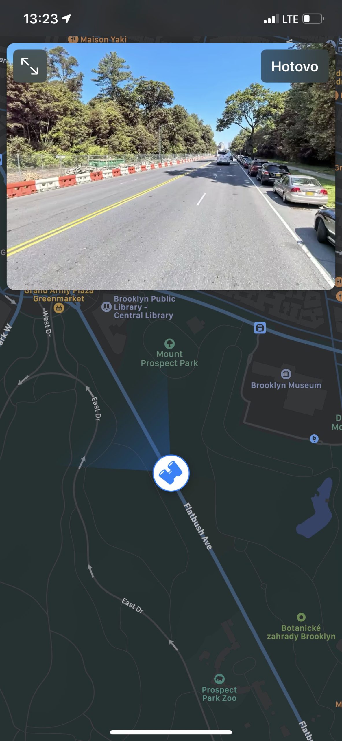Look Around Apple 6 Screenshot z Apple Maps, konkrétně funkce Look Around