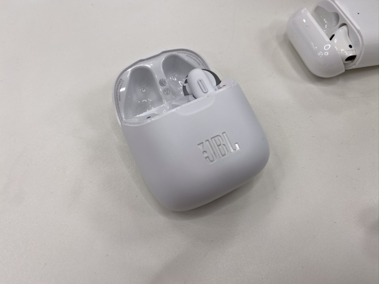 JBL Tune 220TWS (3) JBL Tune 220TWS (3)