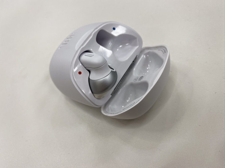 JBL Tune 220TWS (4) JBL Tune 220TWS (4)