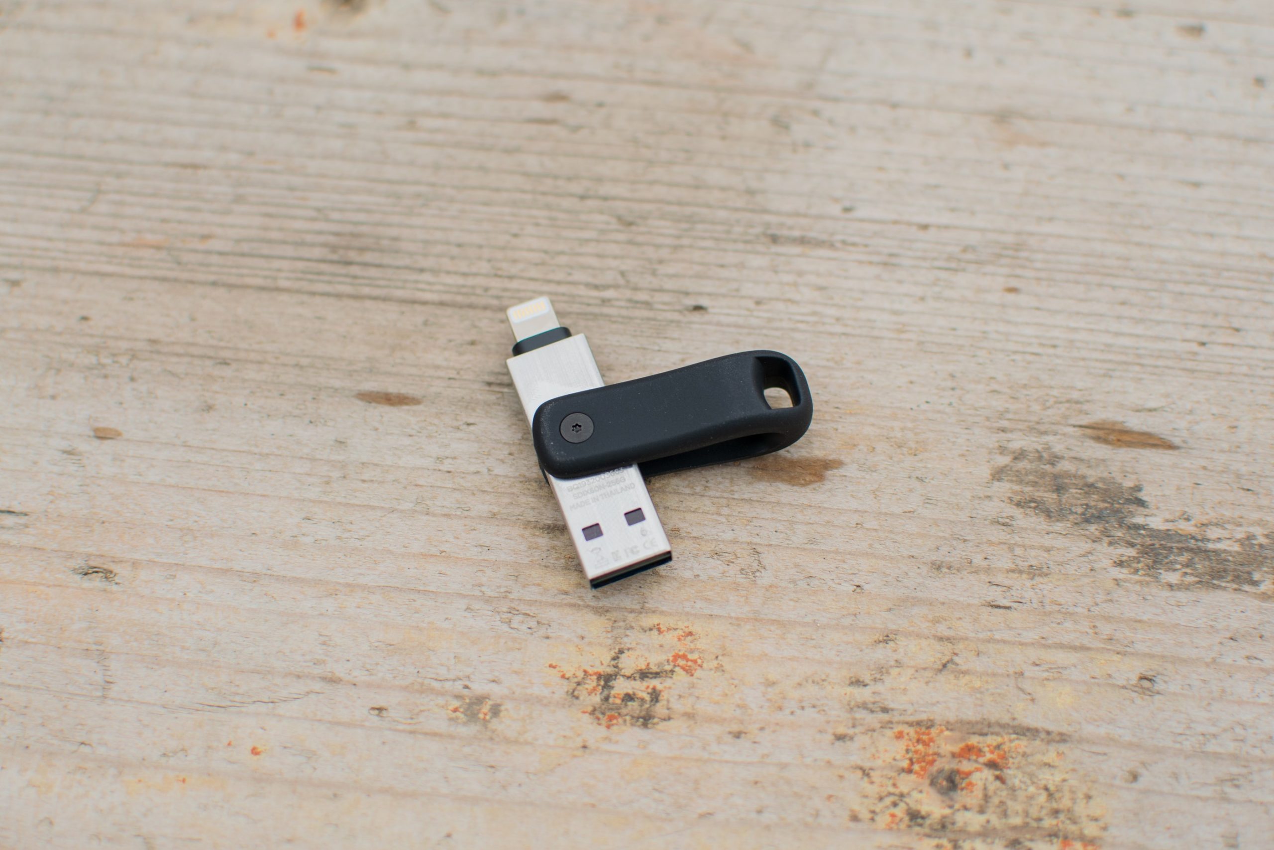 iXpand Flash Drive Go 2
