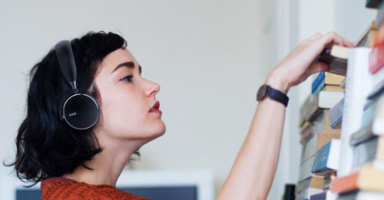 MP sluchatka se slevou AKG Y500 fb