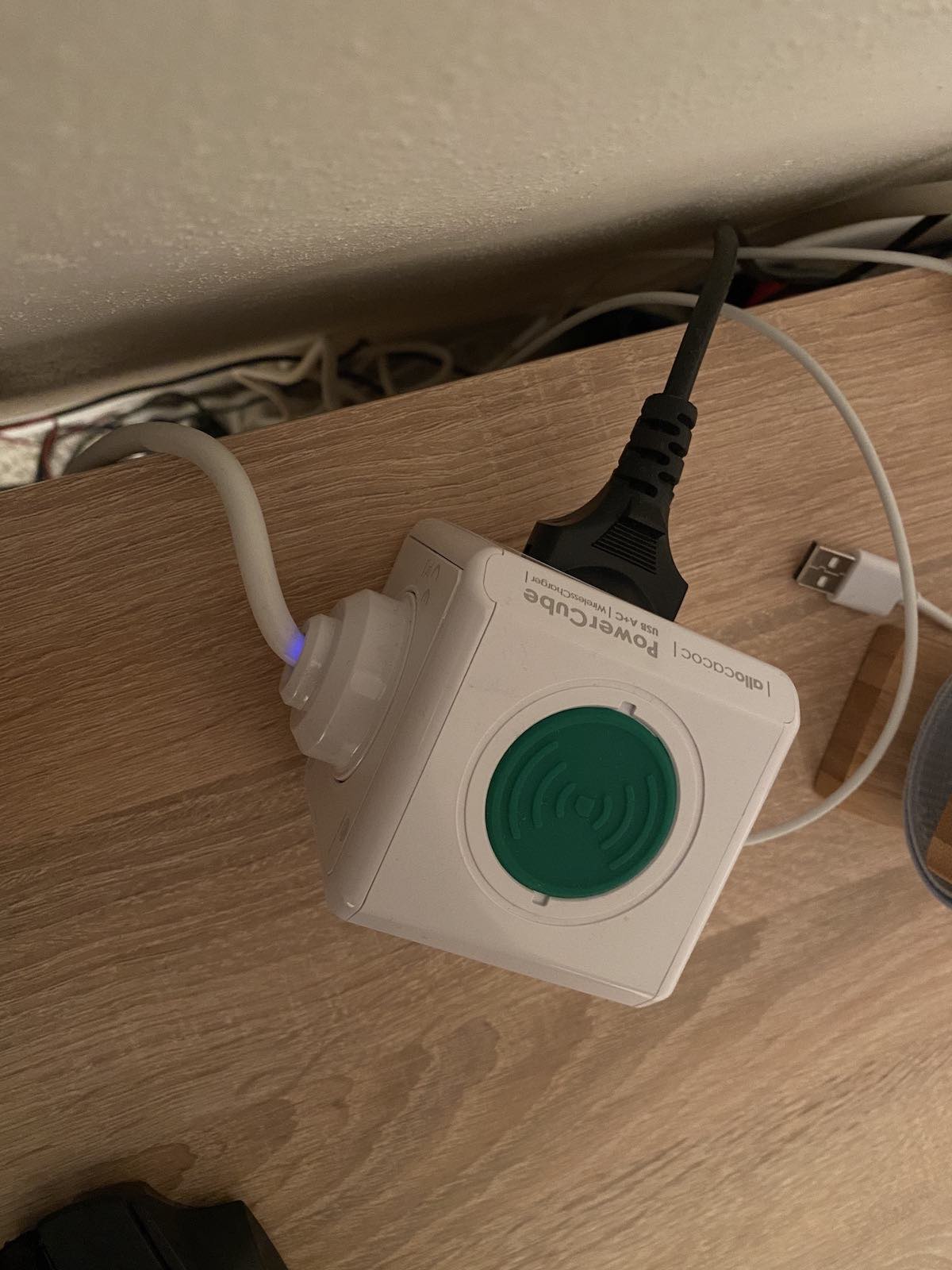 PowerCube WirelessCharger A C 6 PowerCube WirelessCharger A+C