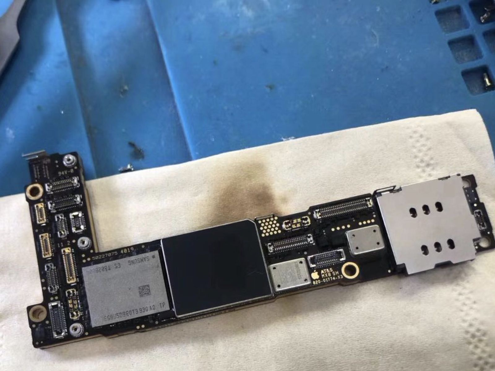 alleged-iphone-12-logic-board iPhone 12 základní deska