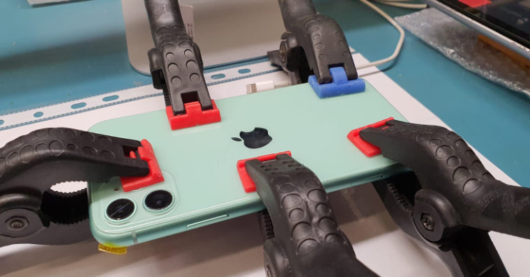 iPhone: Prasklá záda