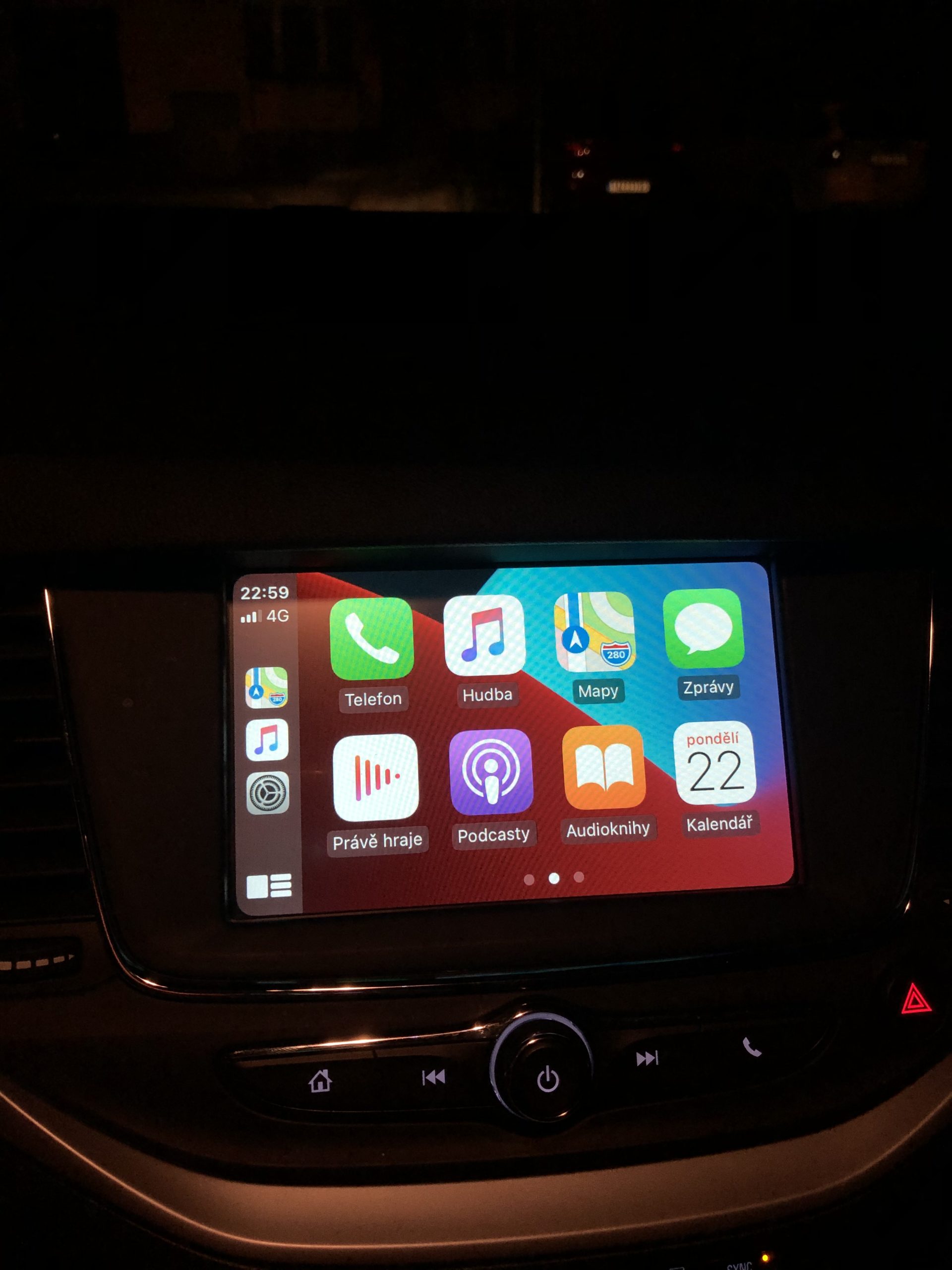CarPlay z iOS 14