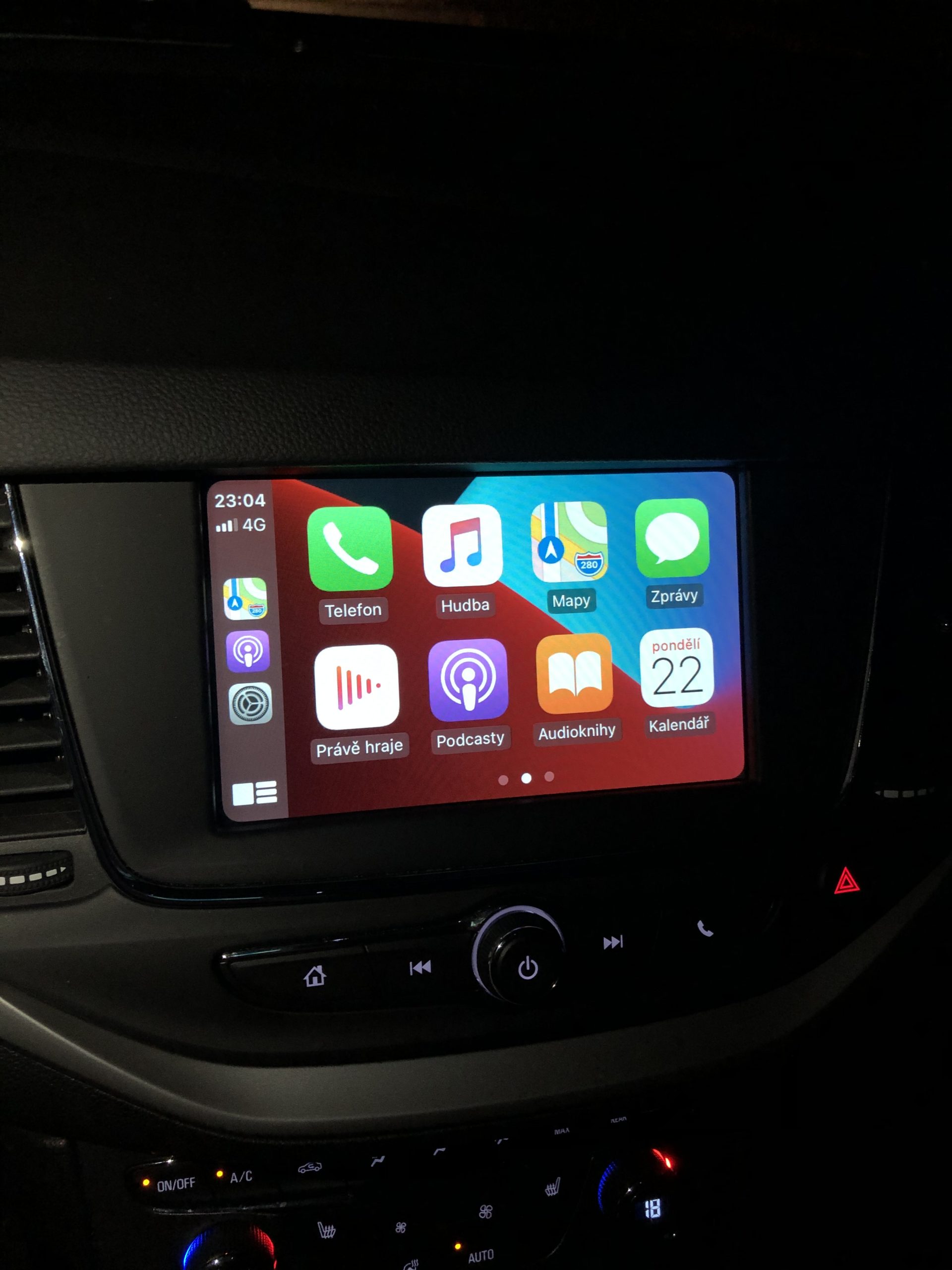 CarPlay z iOS 14