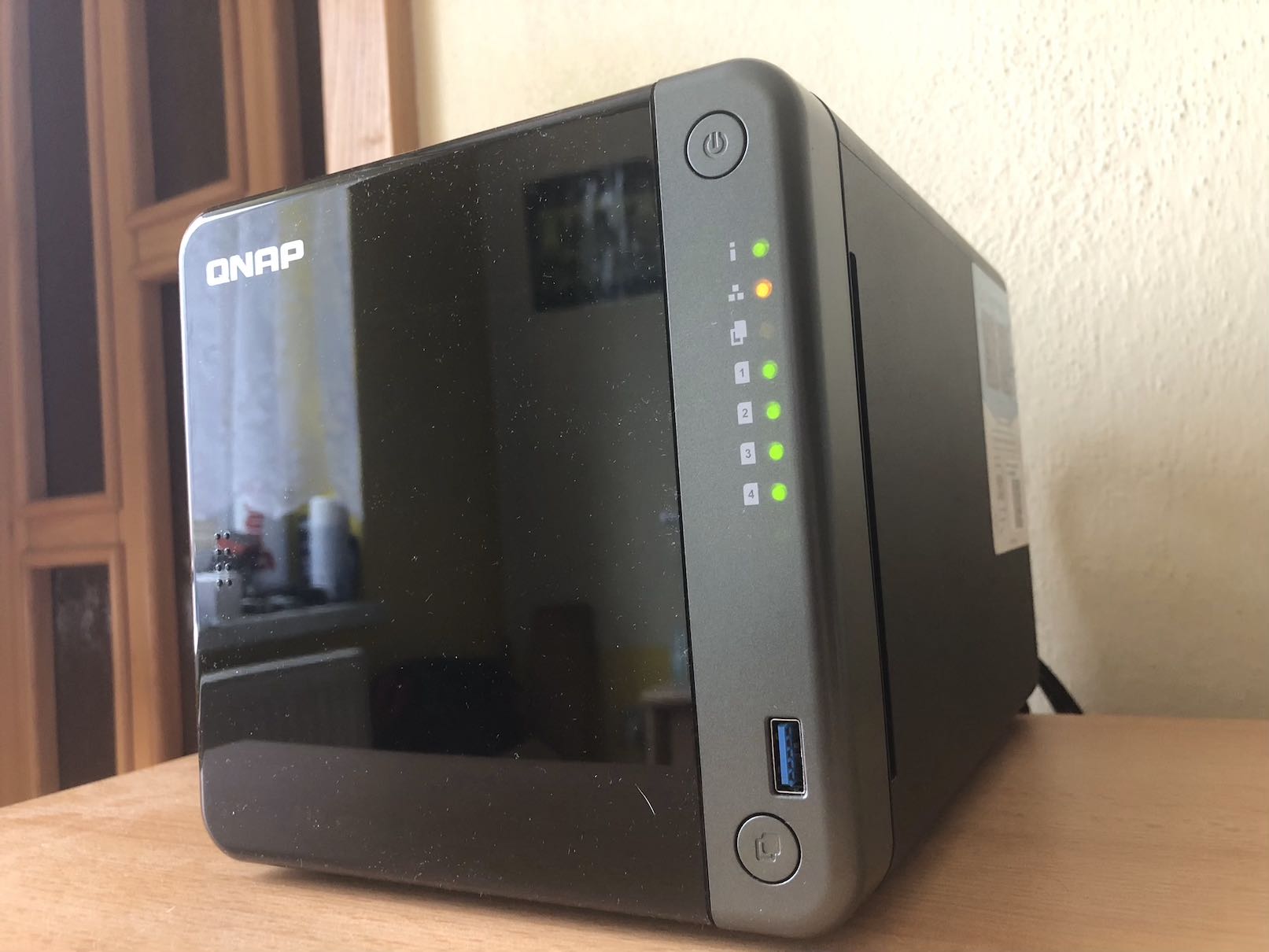 QNAP TS-453D 1 QNAP TS-453D