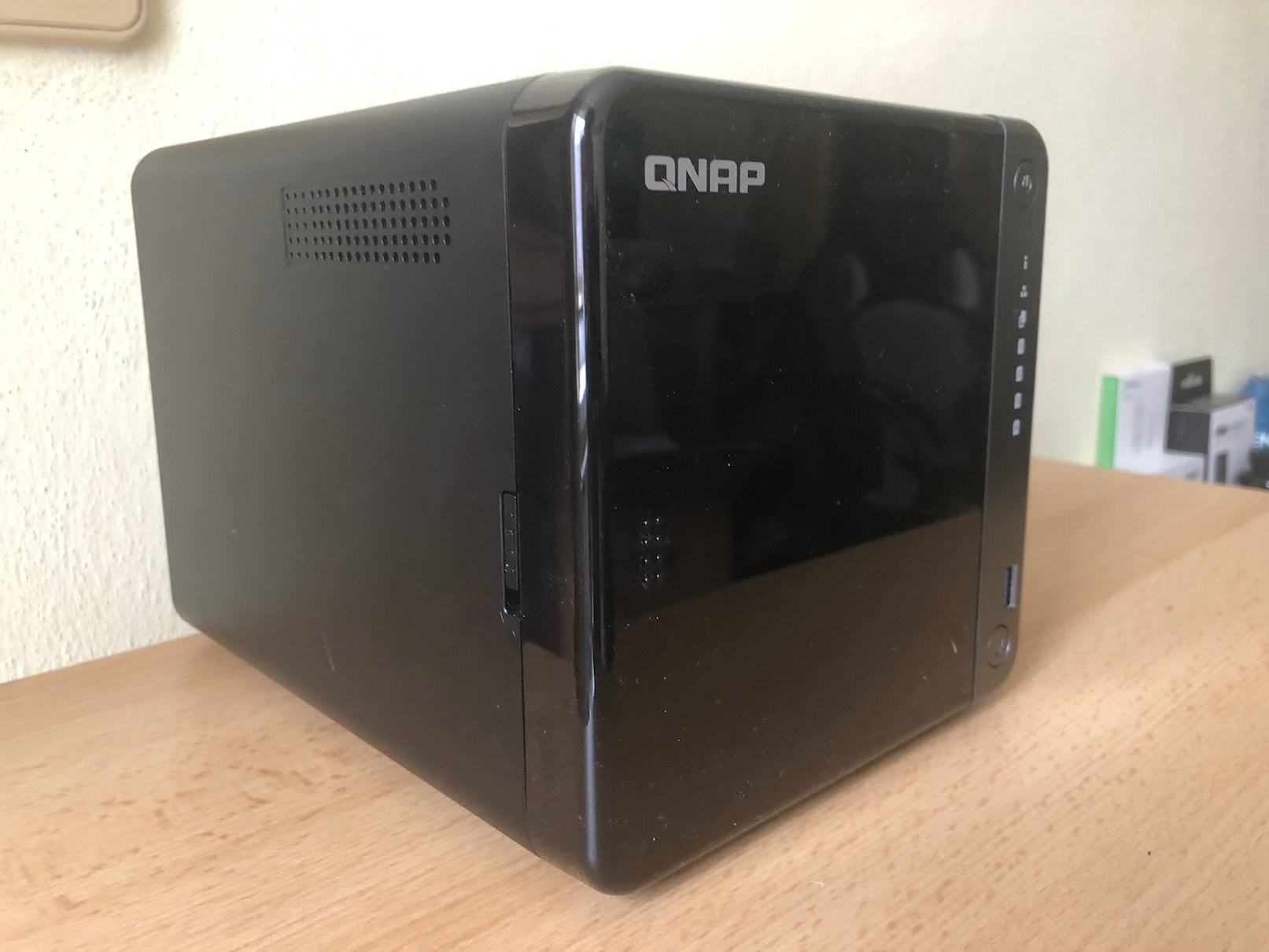 QNAP TS-453D zapojeni 1 QNAP TS-453D