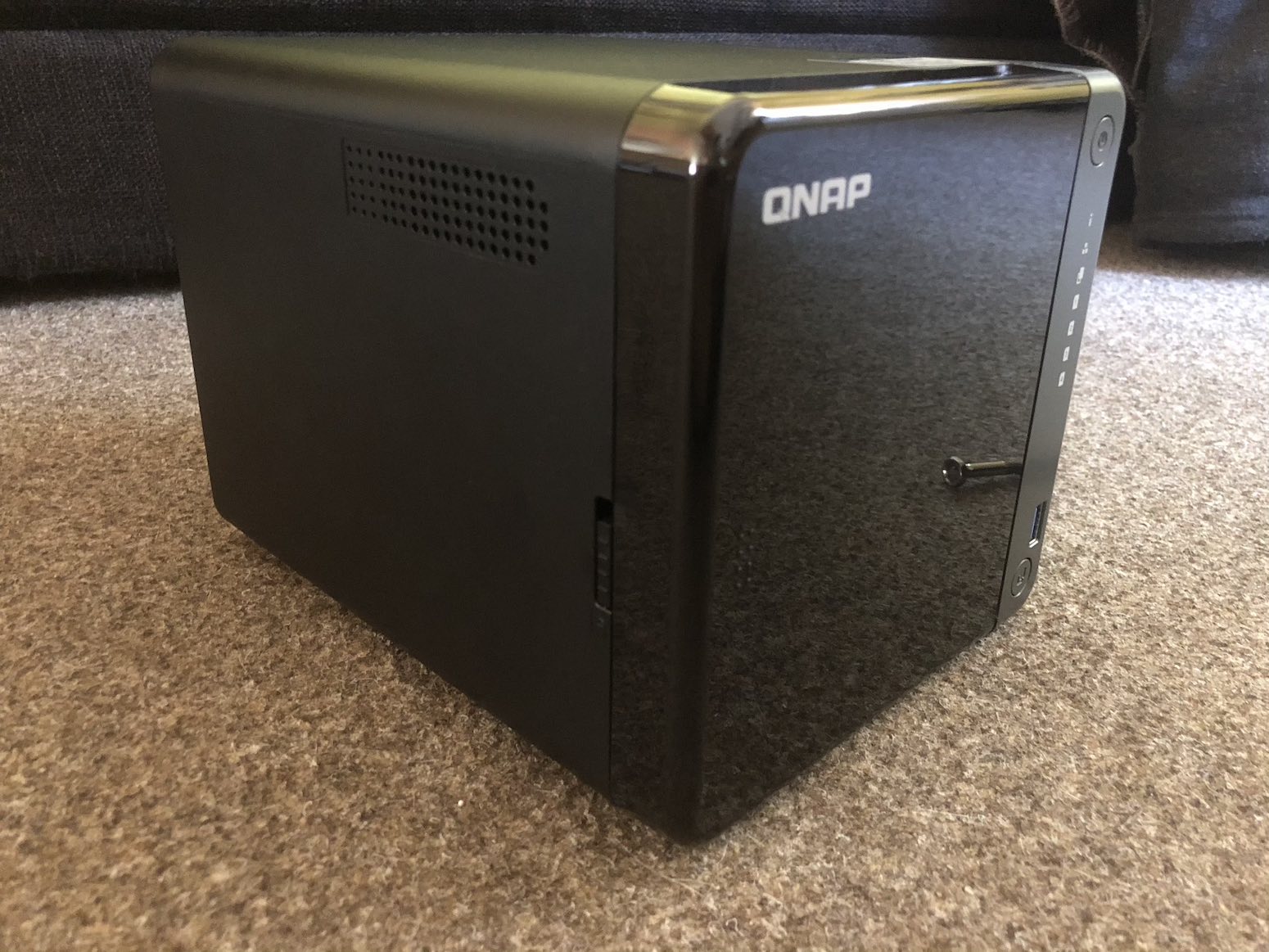 QNAP TS-453D 3 cast 23 QNAP TS-453D