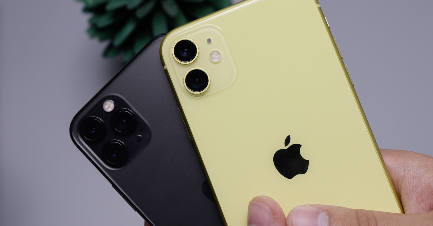black and yellow iphones