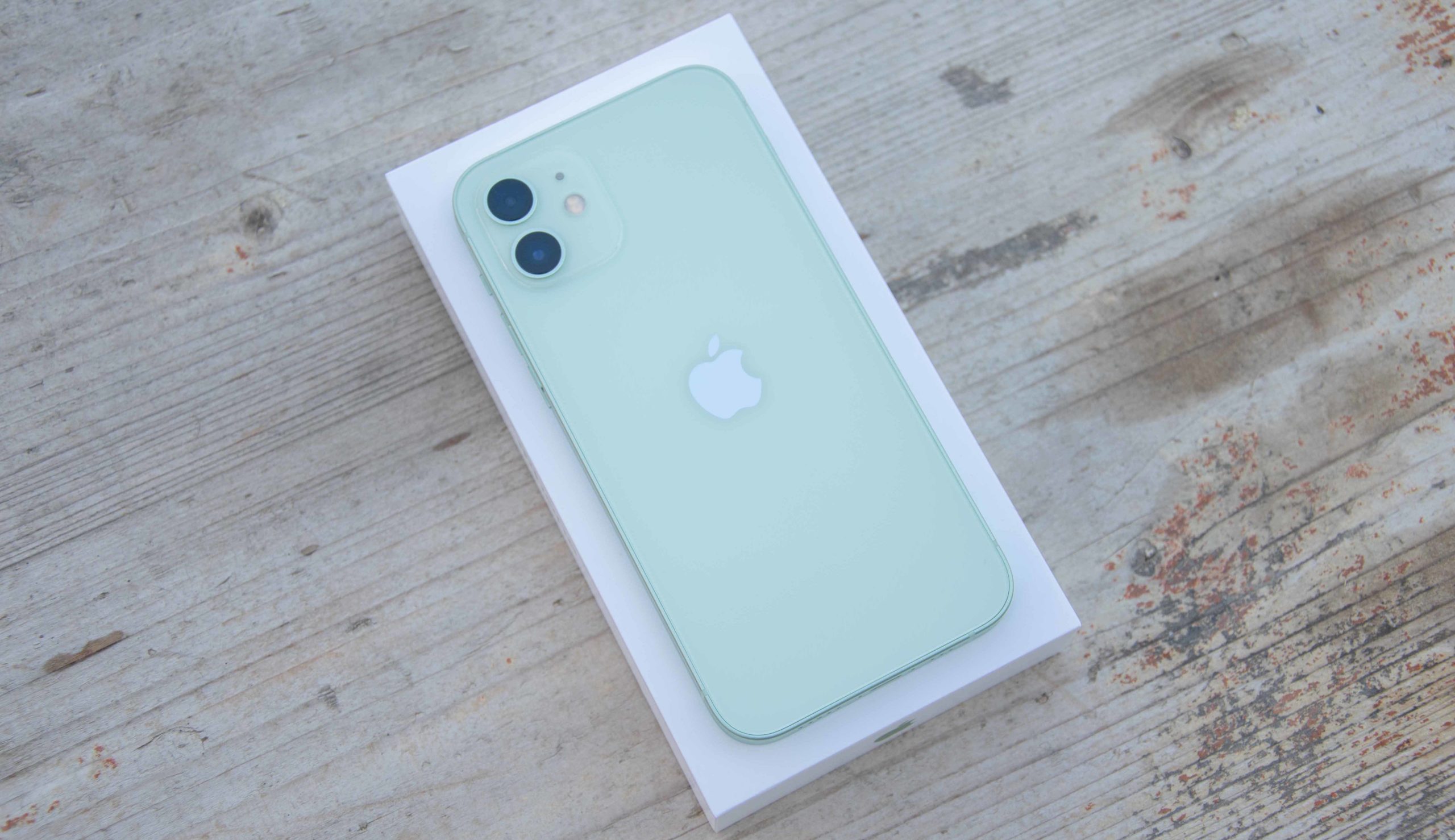 Recenze iPhone 12 Recenze iPhone 12