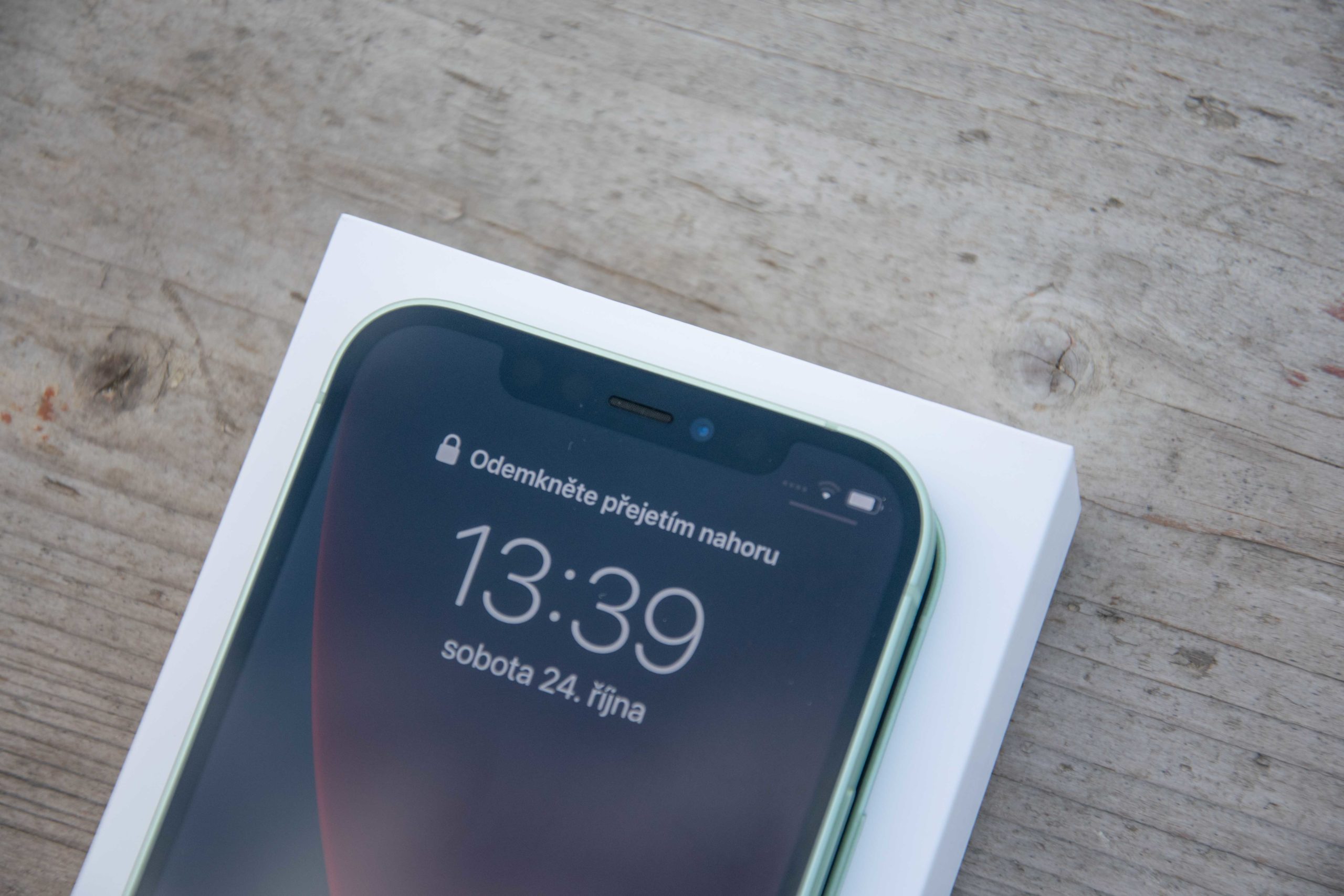 iPhone 12 LsA 18 iPhone 12 v redakci Letem světem Applem