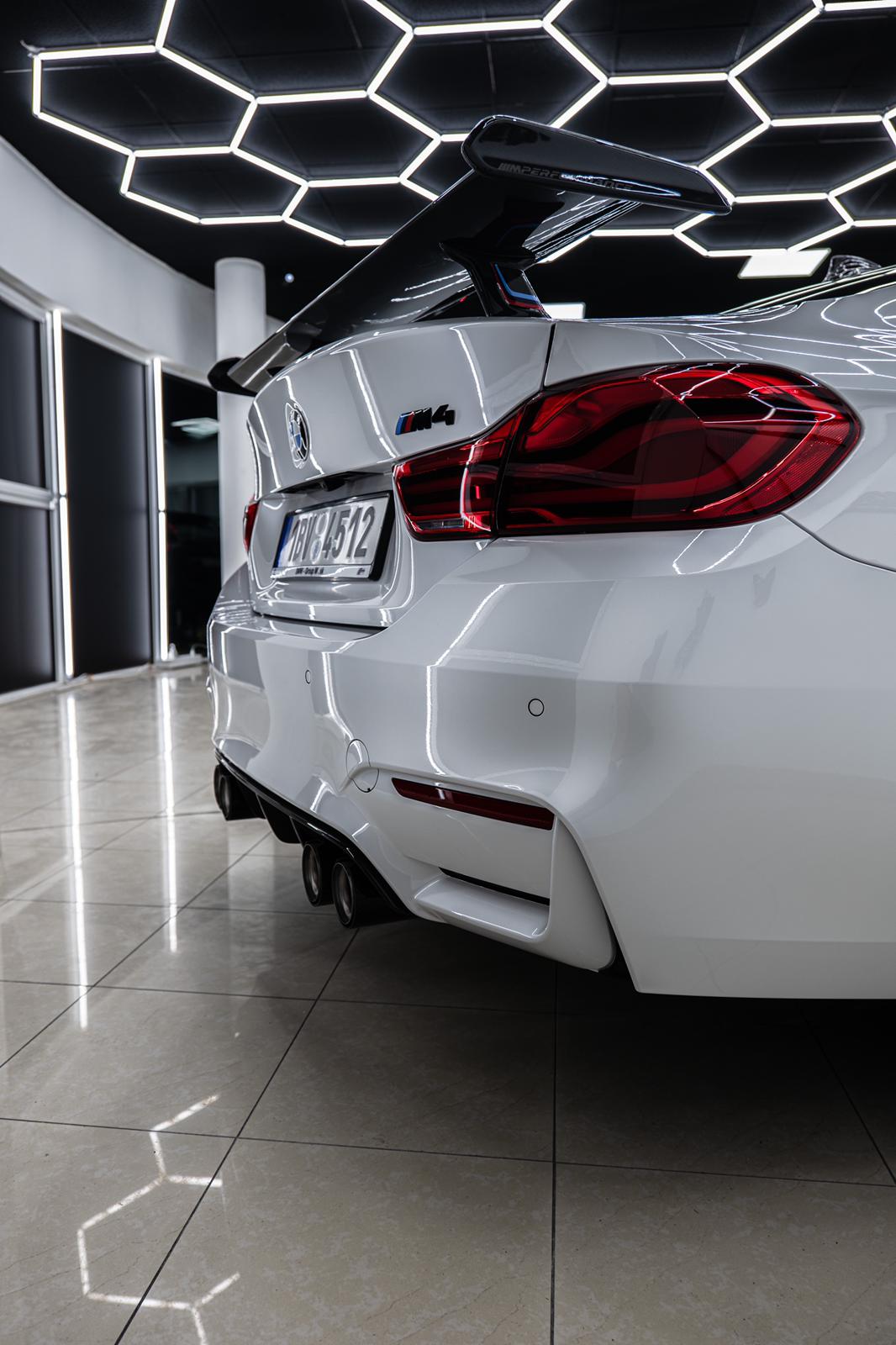 M Performance M4 vyfuk